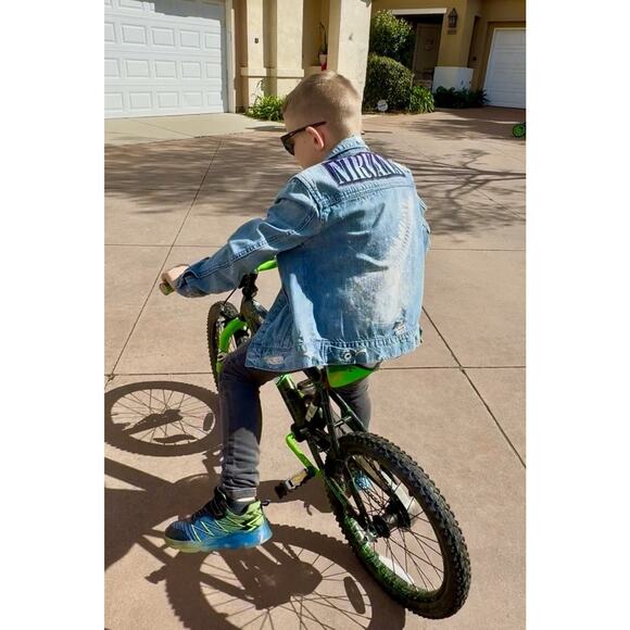 NIRVANA 90s Guitar Upcycled Distressed Denim Jacket Retro Vintage Kids Size M - Picture 2 of 11